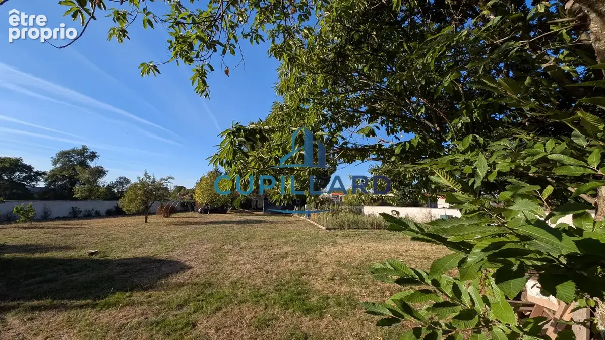 SAINT-GERMAIN-LESPINASSE - Parcelle de terrain constructible - photo 2