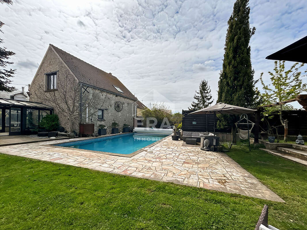 Maison à SAINT-ESCOBILLE