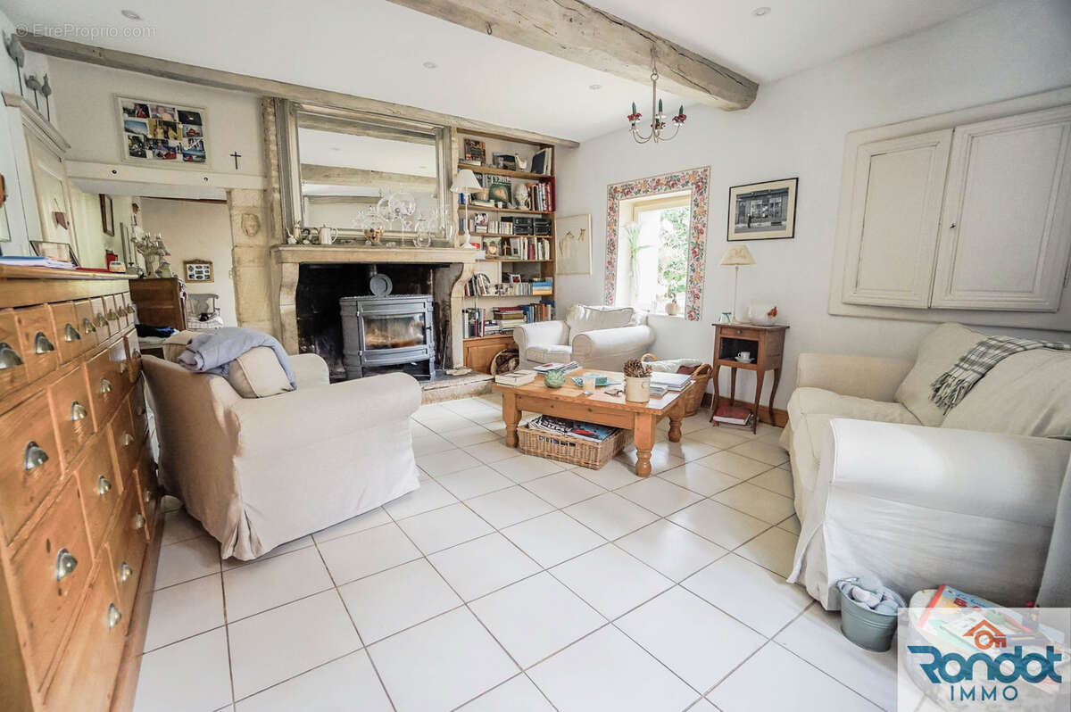 Maison à VILLECOMTE