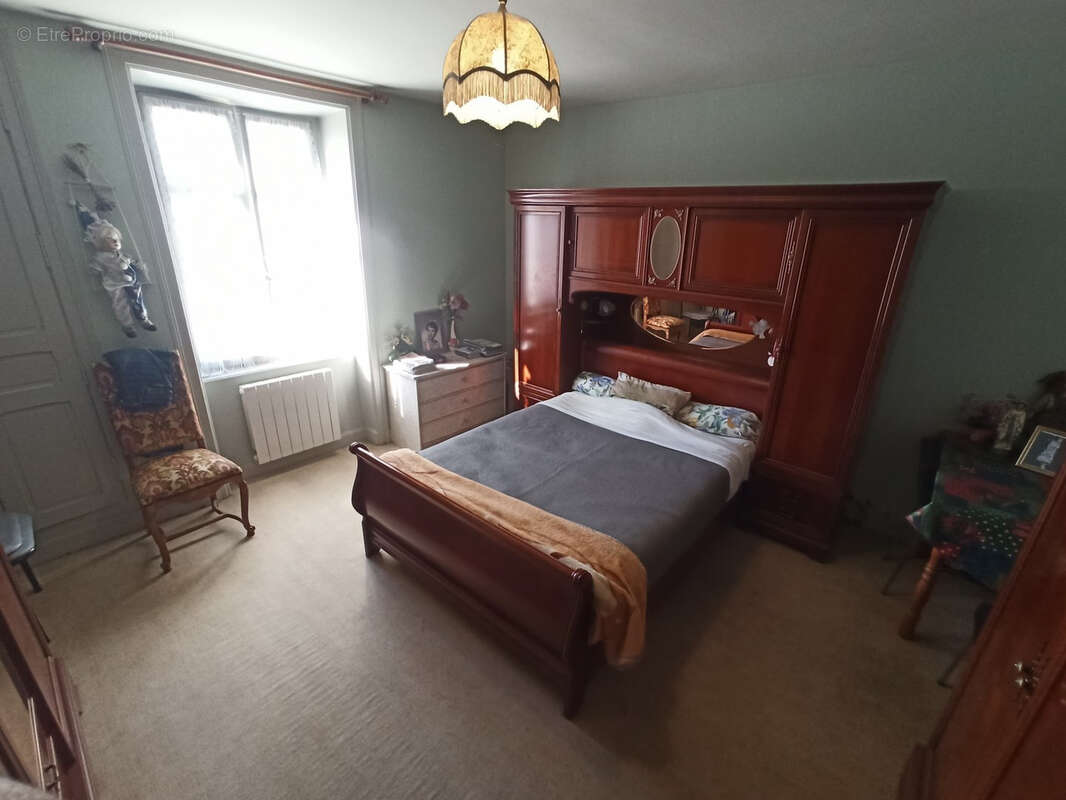 Commerce à AIXE-SUR-VIENNE