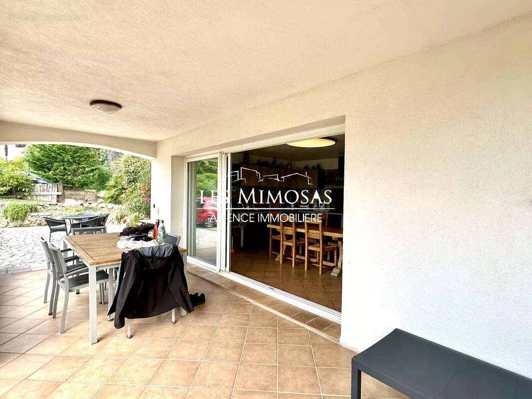 Maison à ROQUEBRUNE-SUR-ARGENS