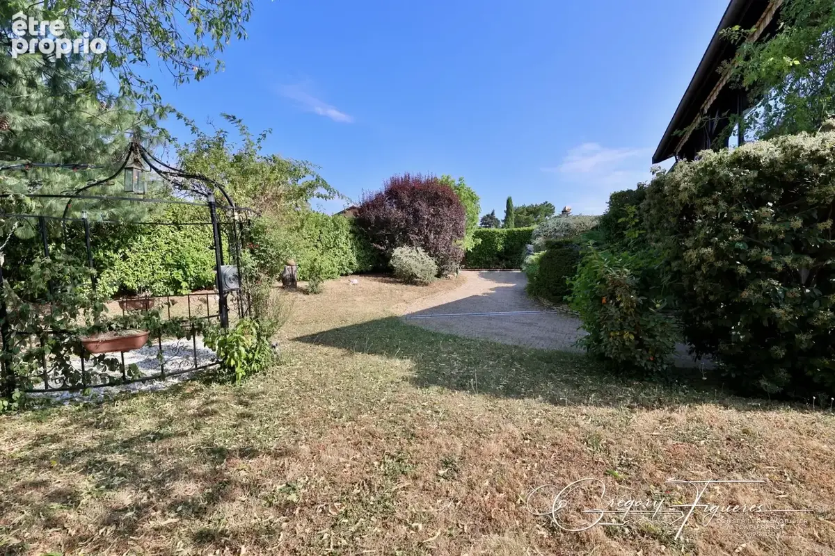 CHAPONOST – Élégante maison familiale avec possibilité de deux logements indépendants – Terrain de 802 m² - photo 23