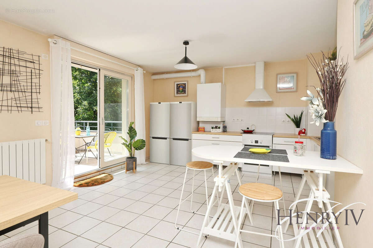 Appartement à SAINT-NAZAIRE-LES-EYMES