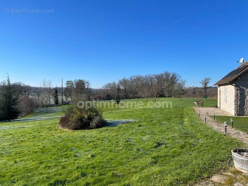 Maison à MAILHAC-SUR-BENAIZE
