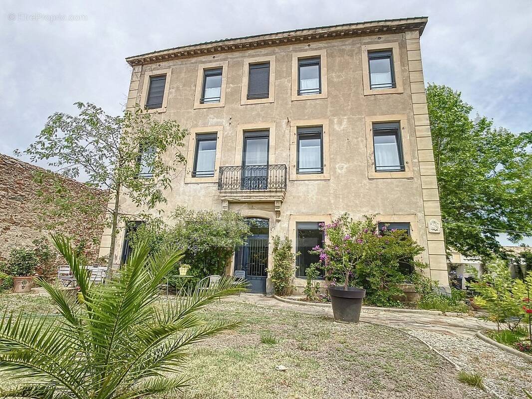 Commerce à LEZIGNAN-CORBIERES