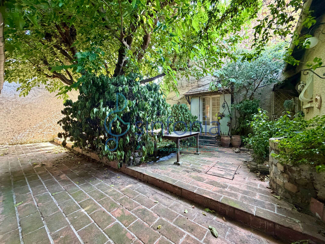 Nîmes   Maison de 120 m2 avec appartement indépendant de 45 m2, 2 garages et jardin - photo 2