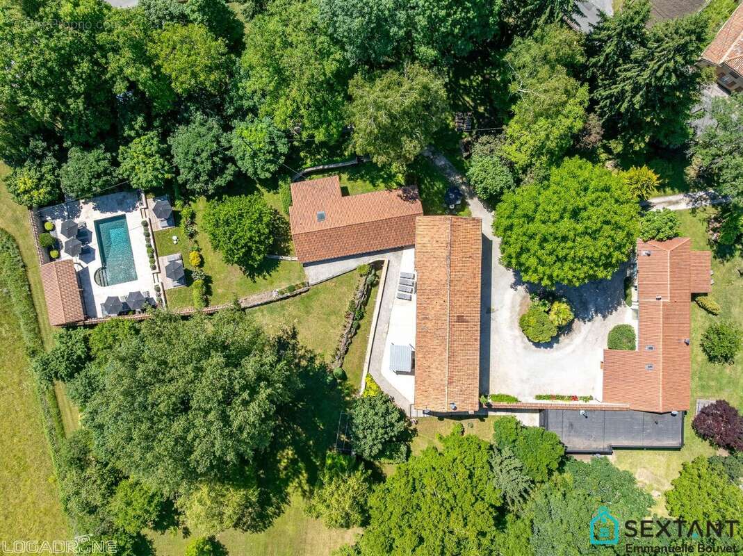A 15 min de Bergerac, superbe propriété en pierre rénovée sur plus de 3 HA, 4 habitations, grange, superbe espace piscine - photo 3