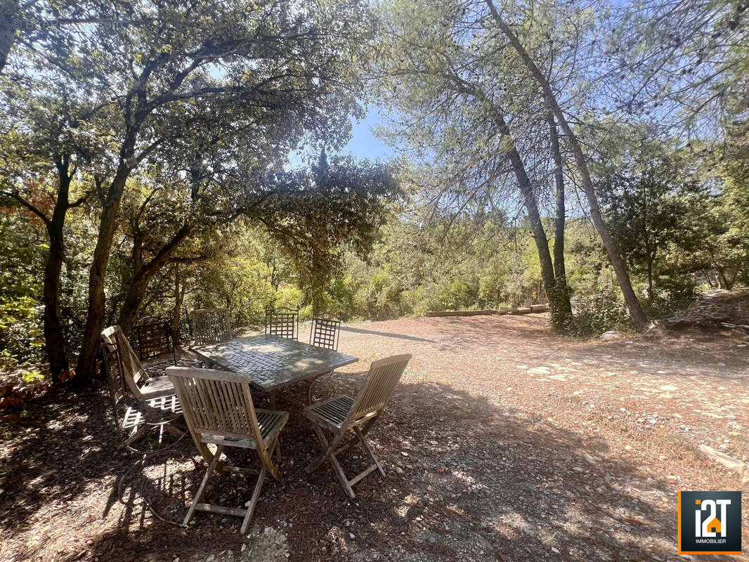 Maison à VEZENOBRES