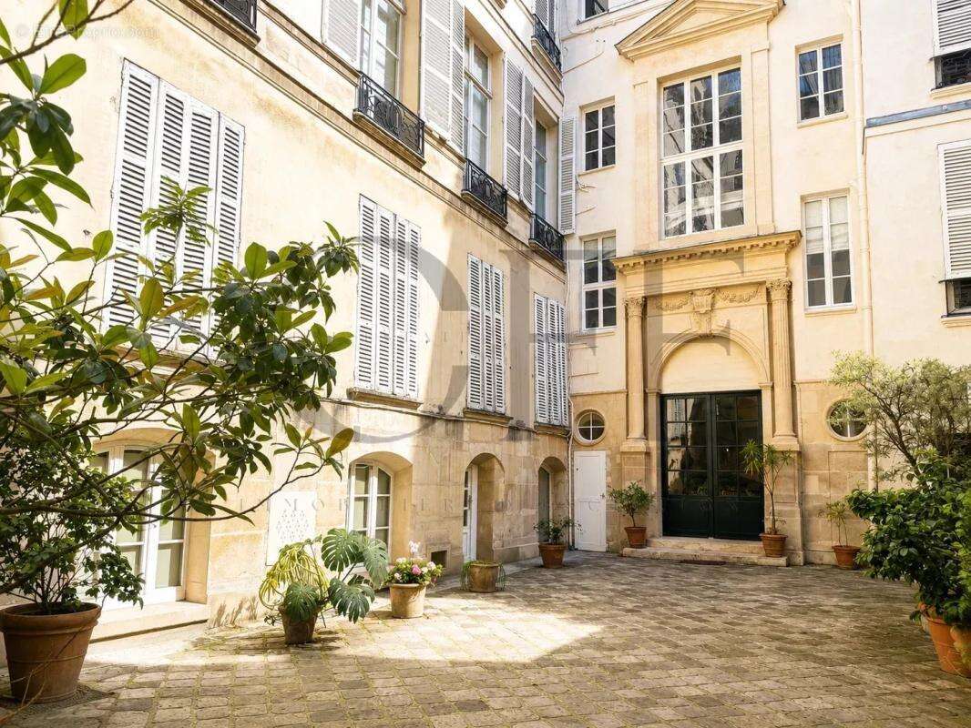 Commerce à PARIS-6E
