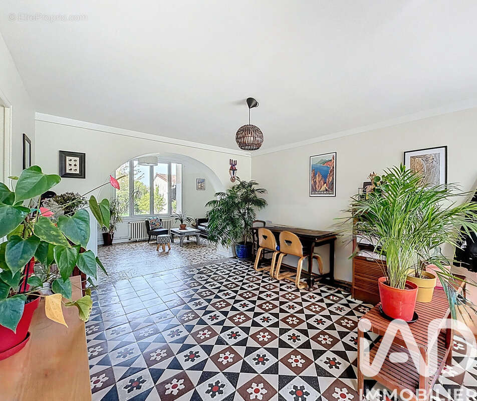 Photo 2 - Maison à BURES-SUR-YVETTE