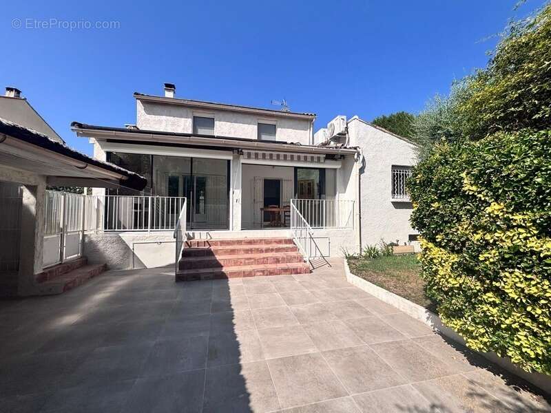 JUVIGNAC – Villa familiale avec T2 indépendant, jardin et piscine - photo 22