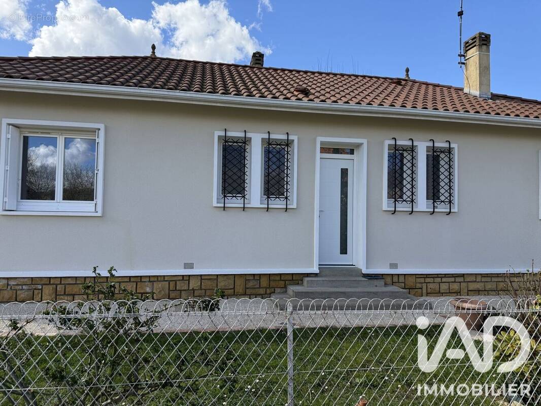 Photo 1 - Maison à VARENNES