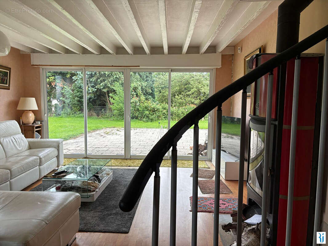 Ensemble immobilier de 2 maisons sur 4000 m² ! - photo 4