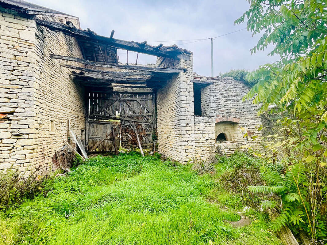 Maison à VOUZAILLES