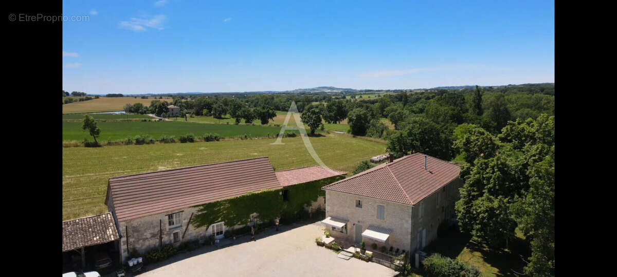 Maison à PUYLAROQUE
