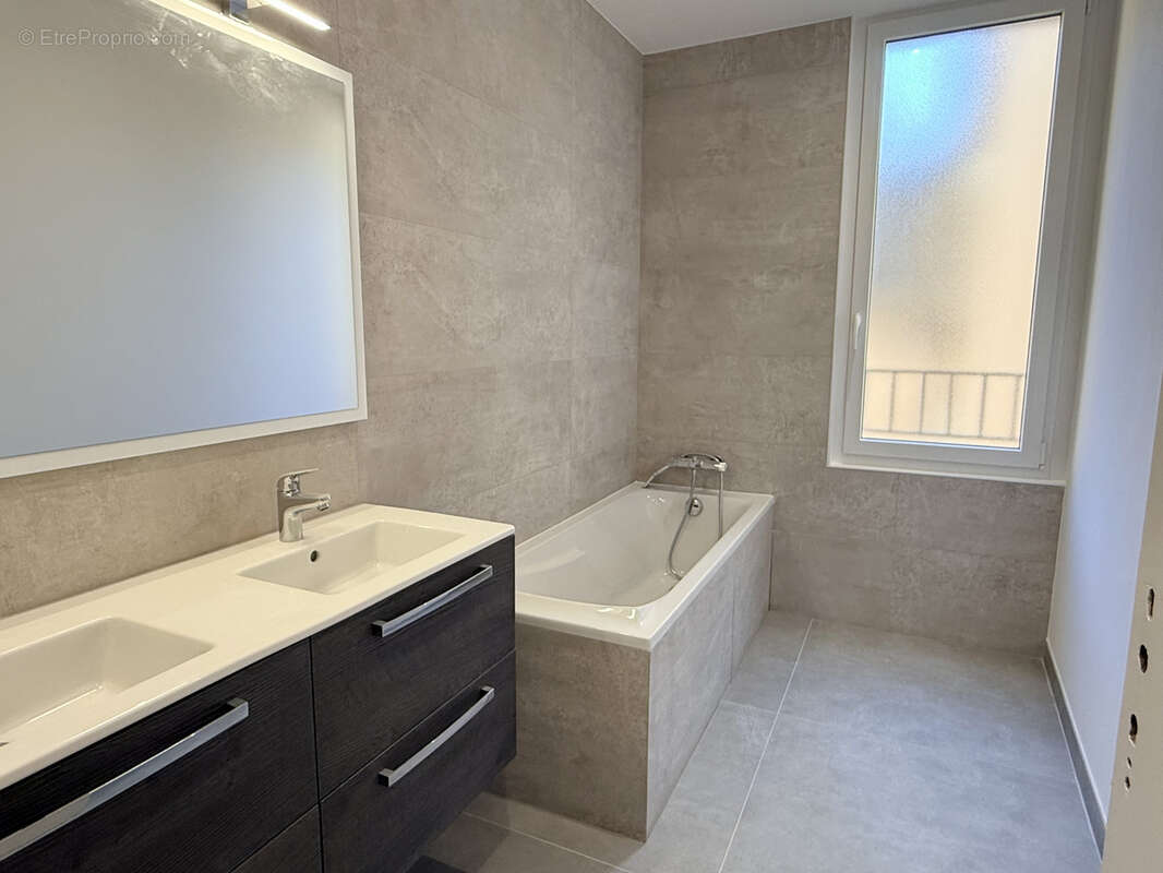 Maison à VILLENEUVE-LES-BEZIERS