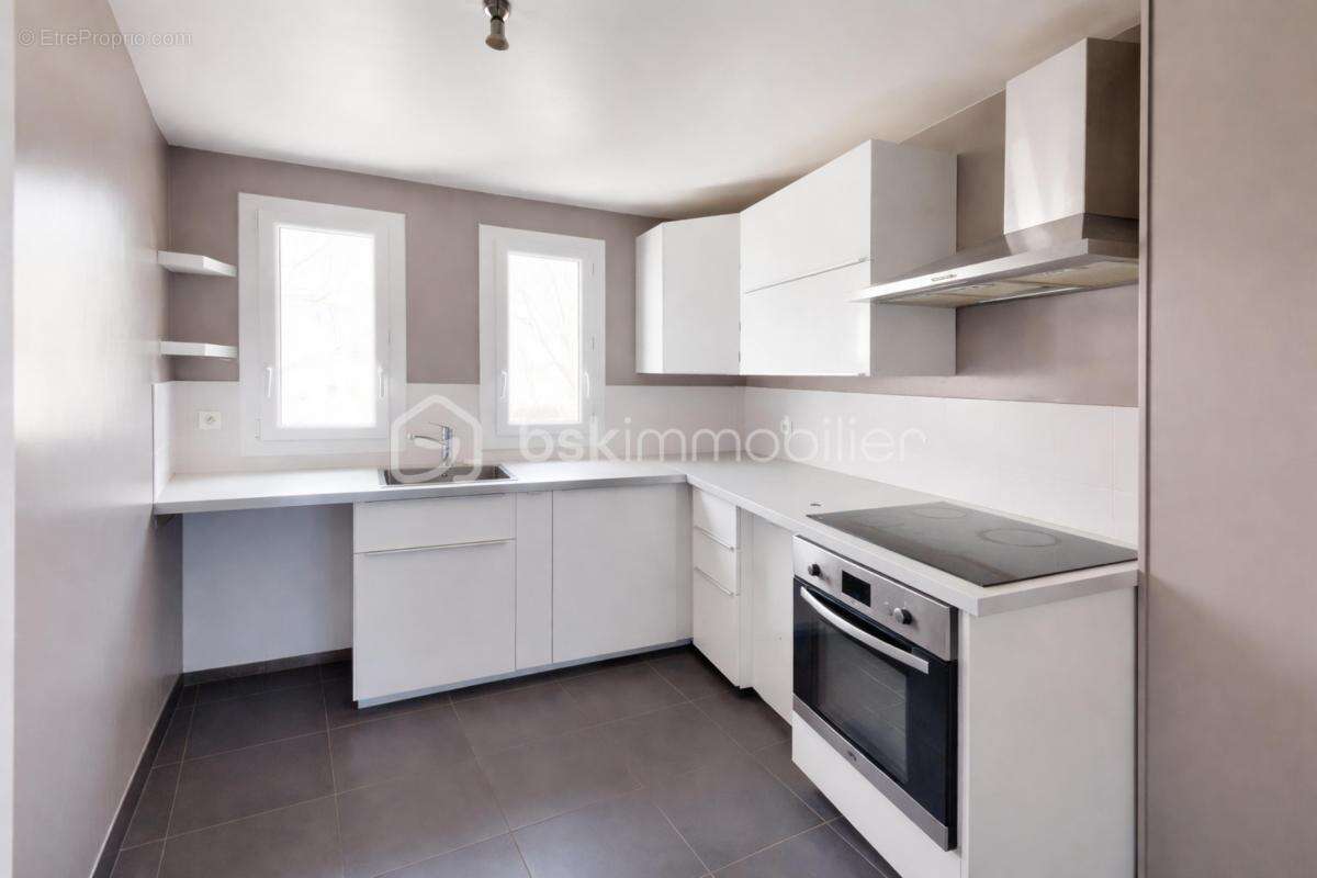 Appartement à VOISINS-LE-BRETONNEUX