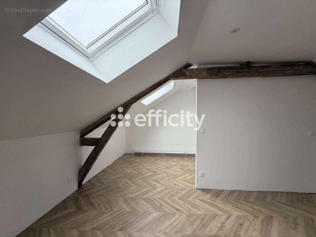 Maison à OINVILLE-SUR-MONTCIENT