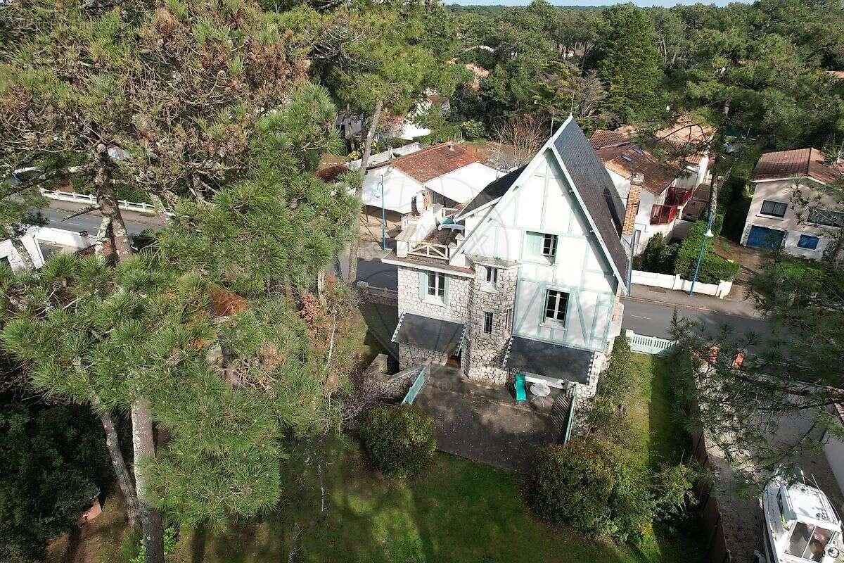 Maison à LES MATHES