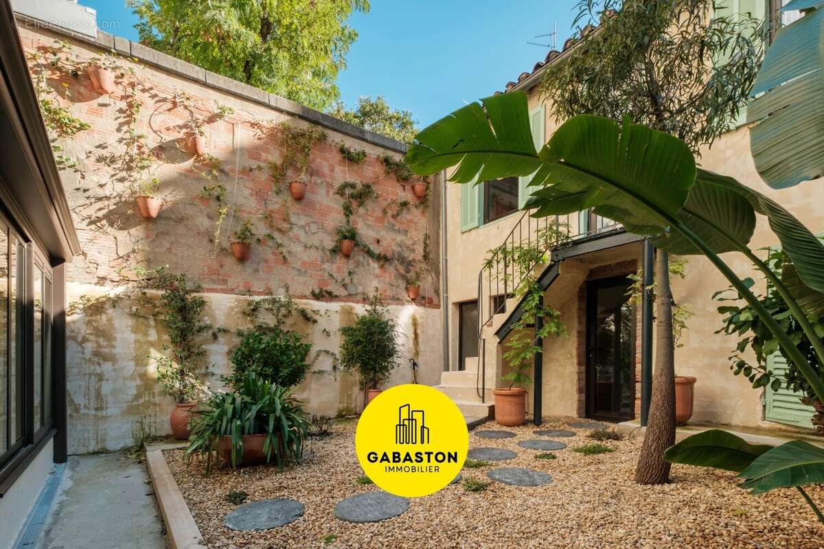 Appartement à MARSEILLE-5E