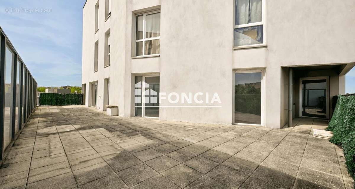 À vendre – Appartement 5 pièces de 95 m² avec exceptionnelle terrasse de 76 m² et 2 parking en sous-sol / DPE C - photo 12