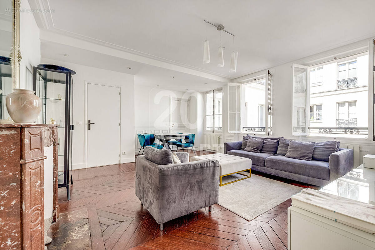 Appartement à PARIS-8E