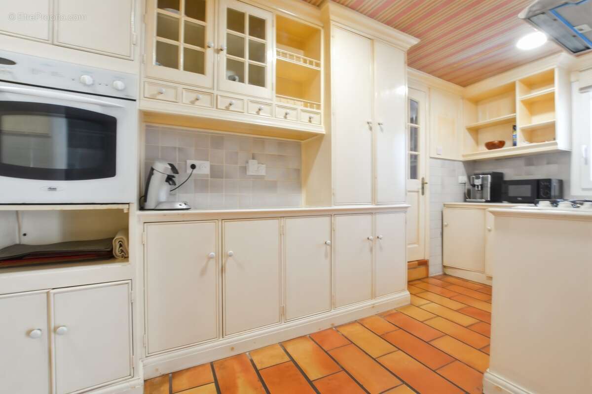 Maison de caractère 186 m² – 5 chambres dont 4 suites parentales – Terrasse – Causses-et-Veyran - photo 4