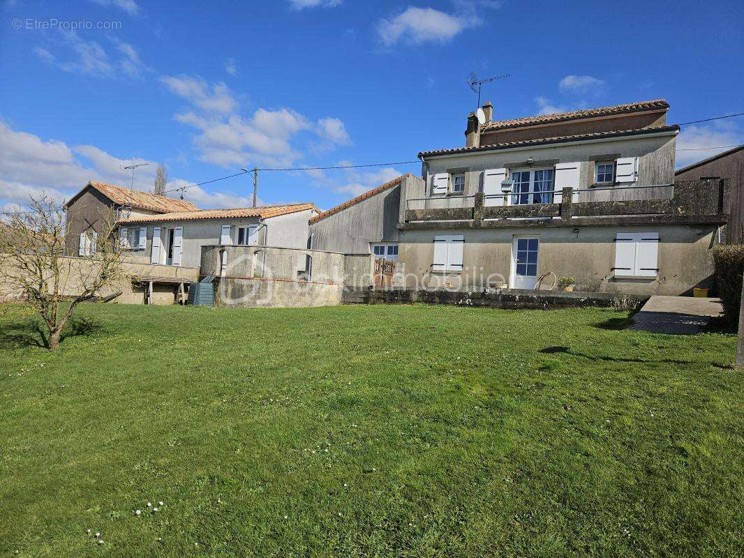 Maison à VERNOUX-EN-GATINE