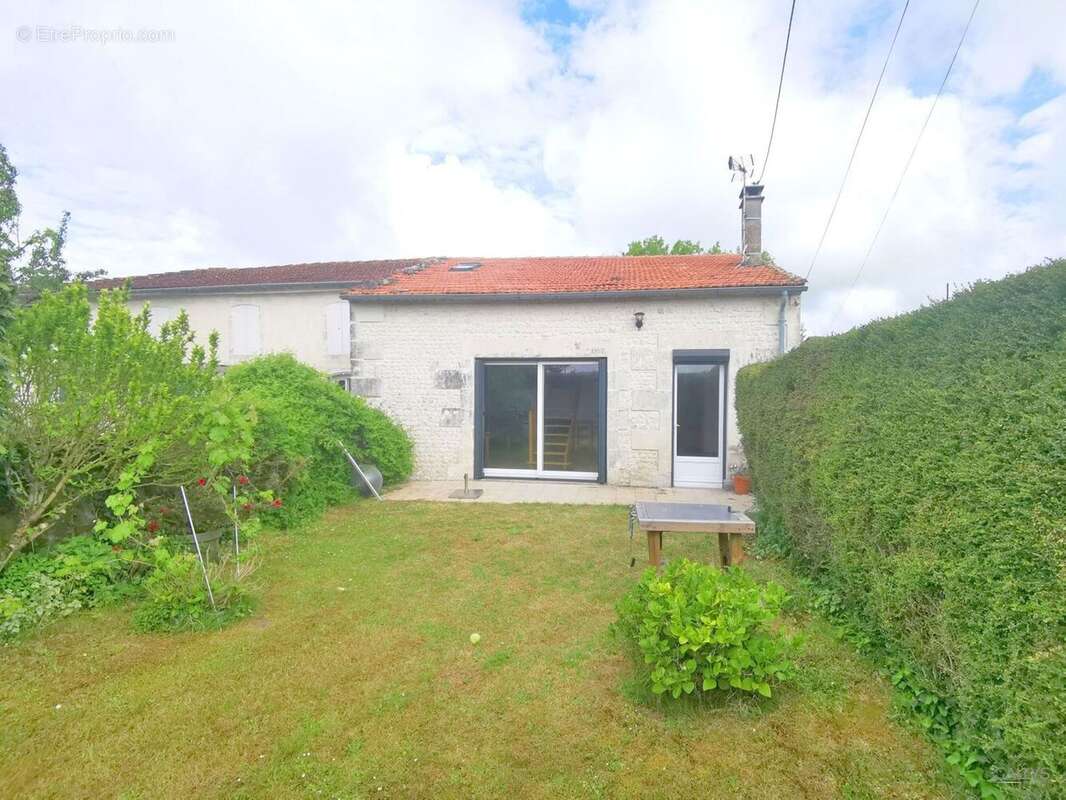 Maison 106 m² à Chenac-Saint-Seurin-D'uzet  - photo 9