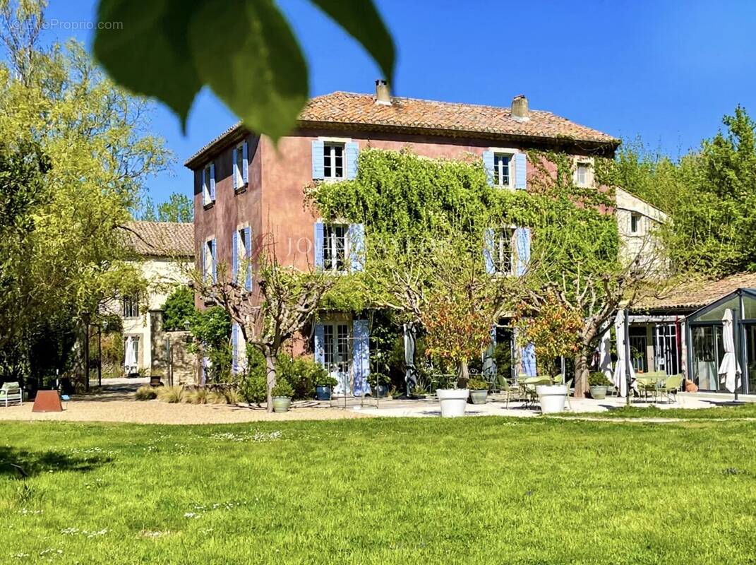 Maison à L'ISLE-SUR-LA-SORGUE