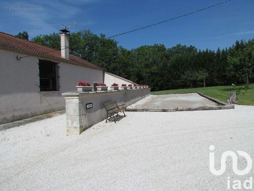 Maison 192 m² à Monbalen  - photo 7