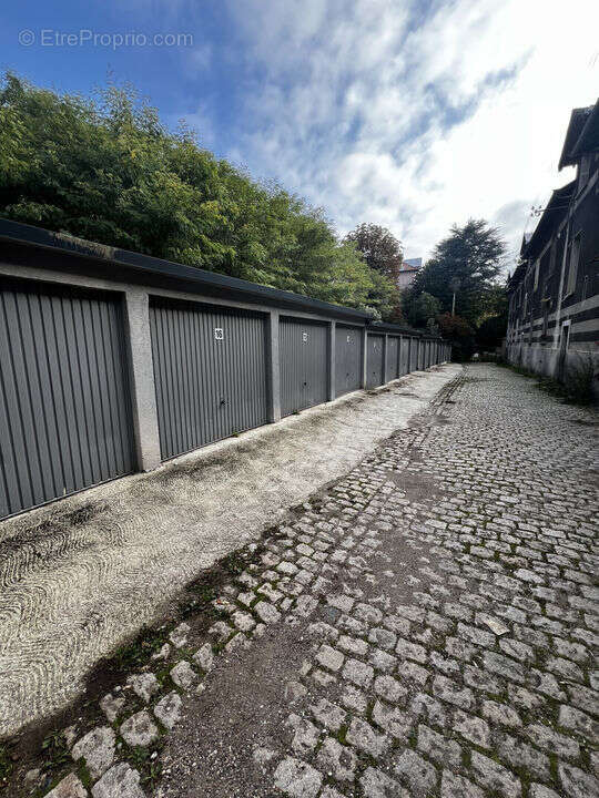 Parking à SAINT-ETIENNE