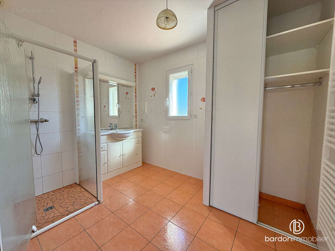 Maison 5 pièces - 87 m² - Centre-ville de La Garnache - photo 8