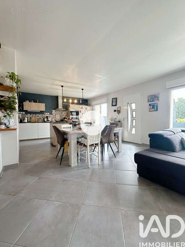 Maison 96 m² à Blendecques  - photo 4