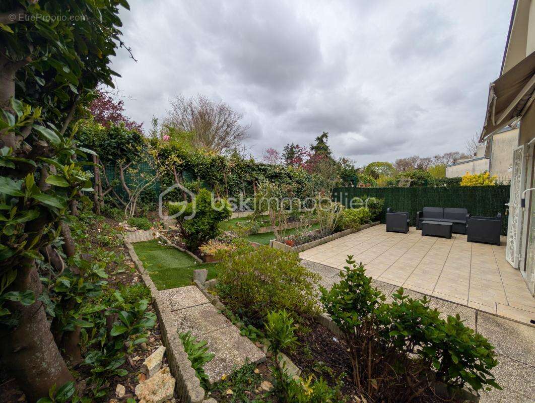 Maison à CHAMPS-SUR-MARNE