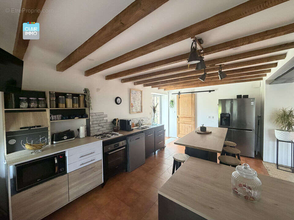 A LA SALLE 10 KM DE MACON EN BOURGOGNE MAISON EN PIERRES A - Maison à LA SALLE