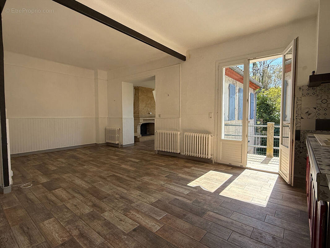 Maison à LA ROQUE-D'ANTHERON