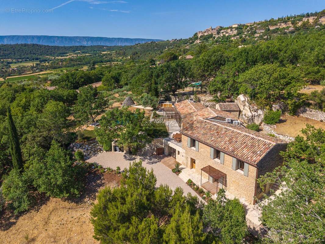 Propriété entièrement rénovée de 6 chambres, bénéficiant d'une vue panoramique, d'un environnement calme et située à proximité i - photo 4