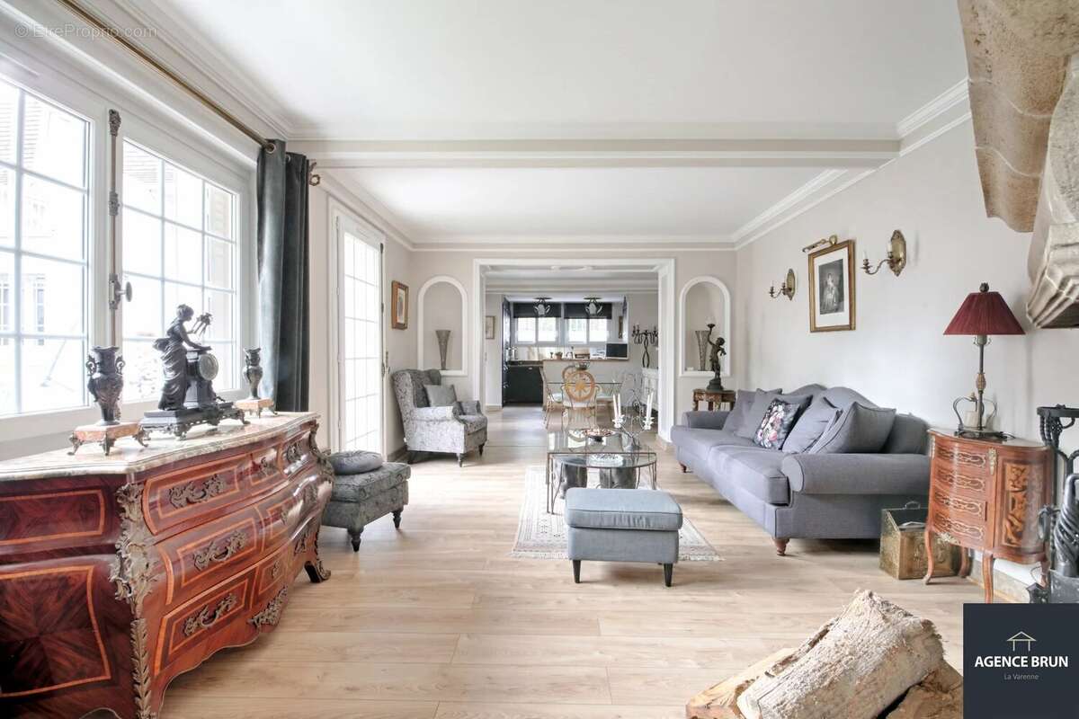 Maison à SAINT-MAUR-DES-FOSSES