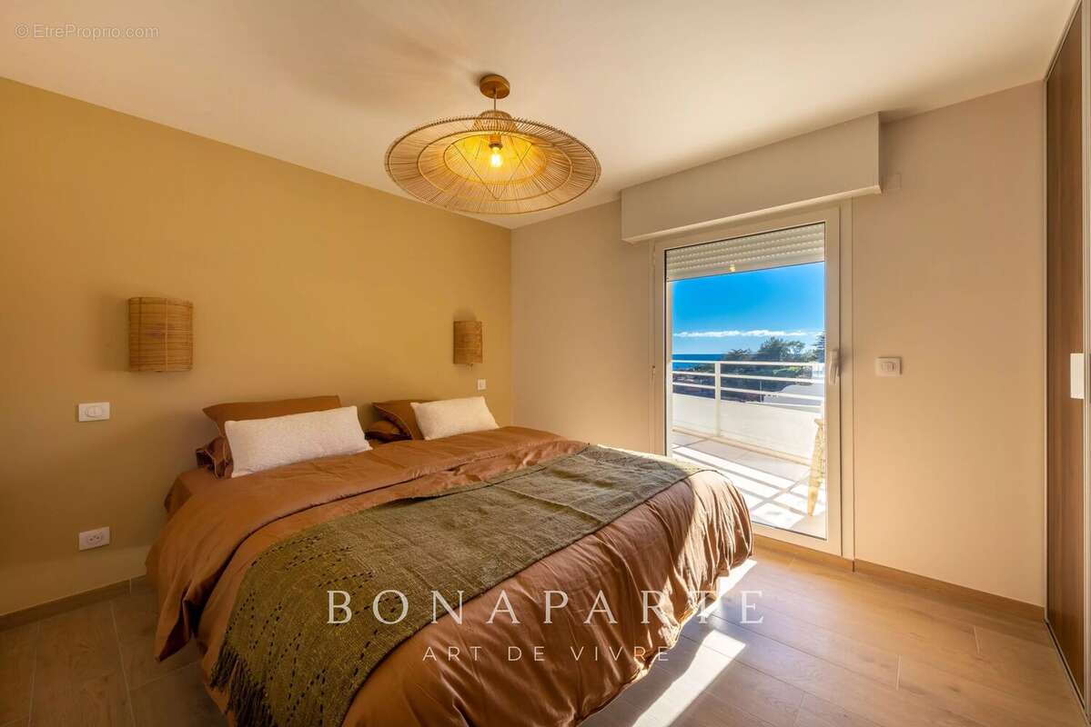 VUE MER PANORAMIQUE : Duplex d’exception de 60 m² pieds dans l’eau avec jardin privatif de 36 m² - photo 8