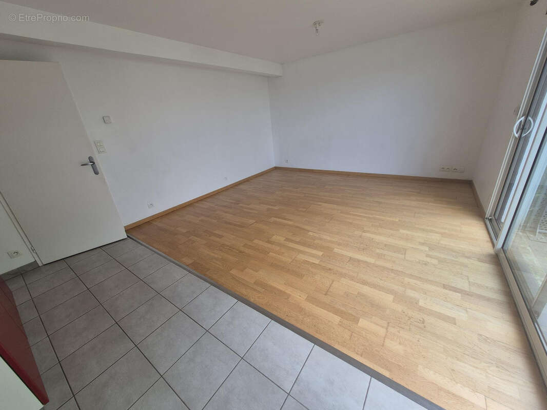 CORNICHE - T2 avec terrasse - Garage - photo 4