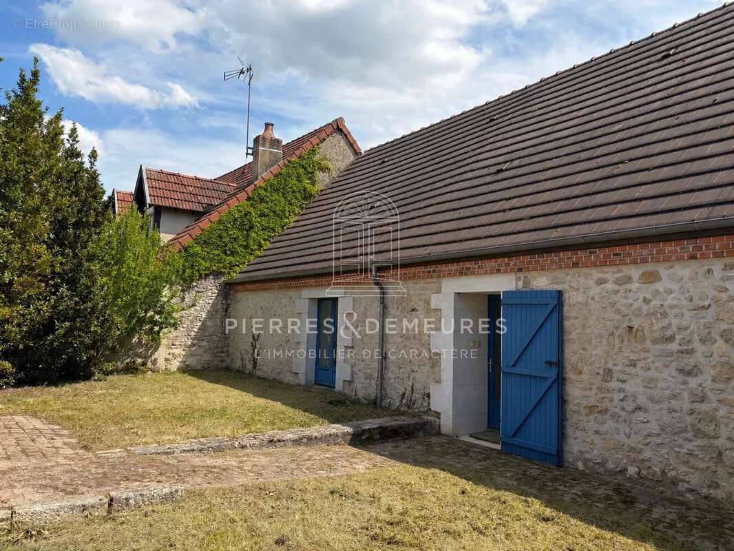 Maison à LA CHAPELLE-SAINT-URSIN