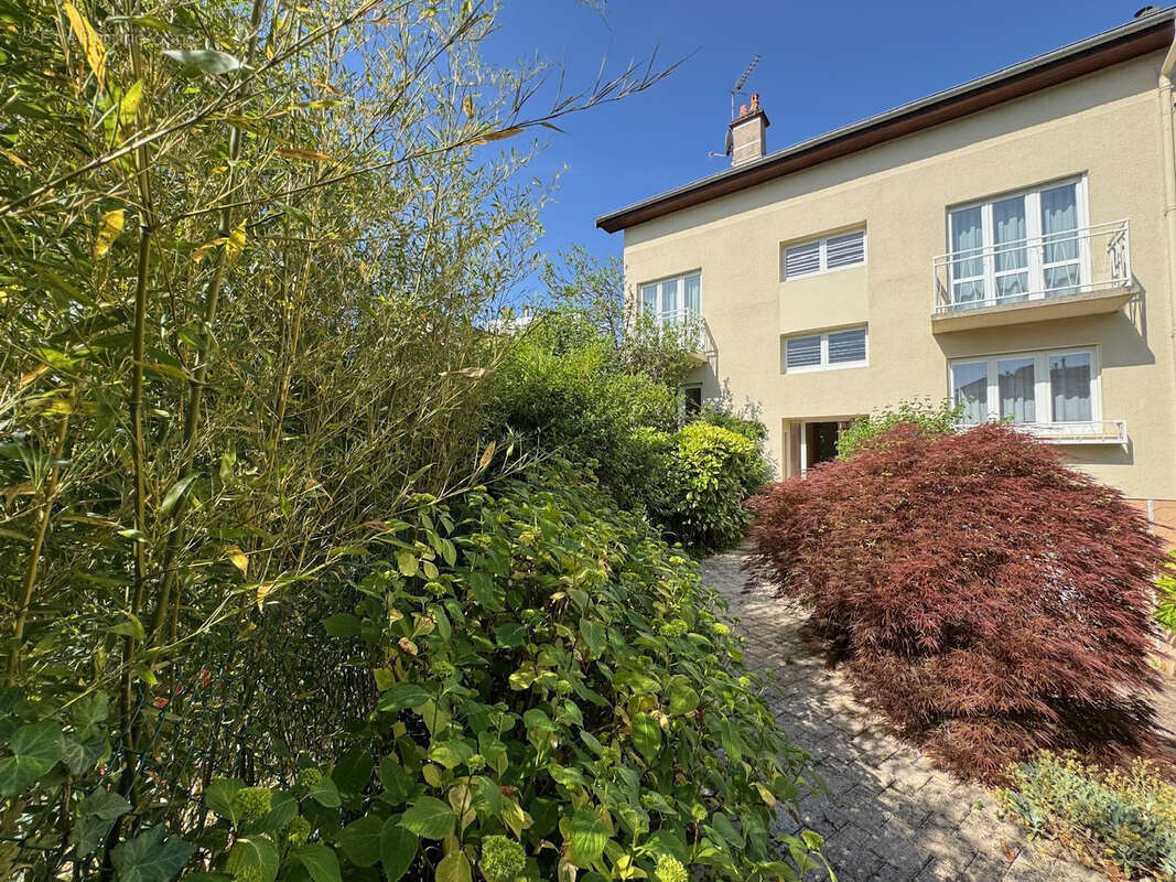 Villers-les-nancy / secteur mairie maison 195m2 + sous-sol / garage + terrain 685m2 - photo 2