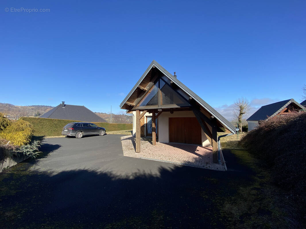 Maison à BESSE-ET-SAINT-ANASTAISE