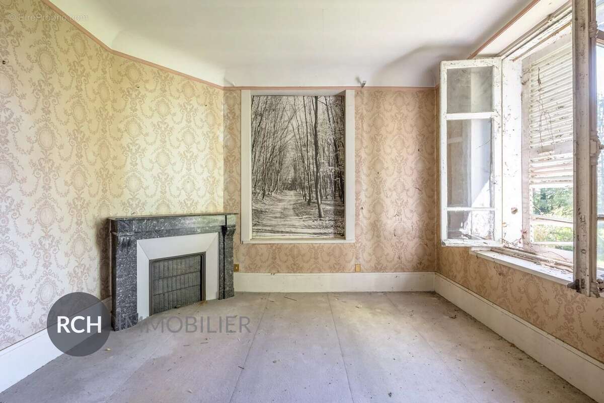 Maison à LA QUEUE-LES-YVELINES