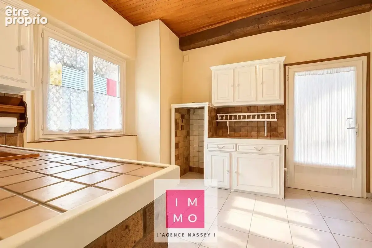 Charmante maison t3 sur deux niveaux  avec garage 20 m² et  des combles de 56 m² ! - photo 7