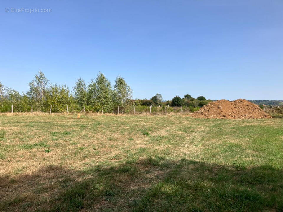 Terrain 544 m² à Arpajon-Sur-Cere  - photo 1