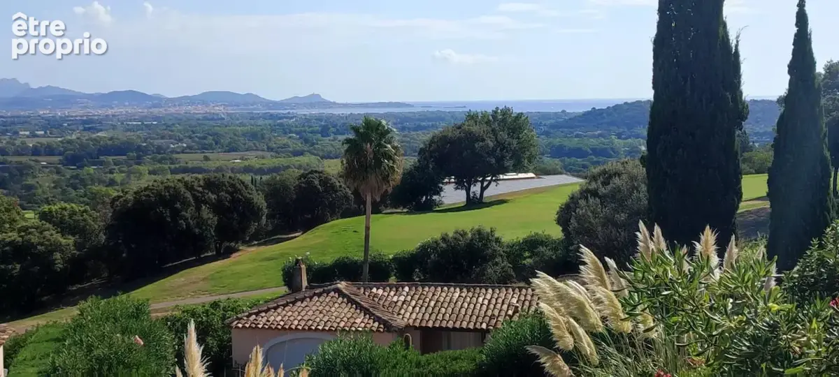 Maison à ROQUEBRUNE-SUR-ARGENS