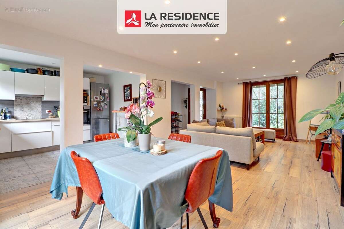 Maison à MAURECOURT