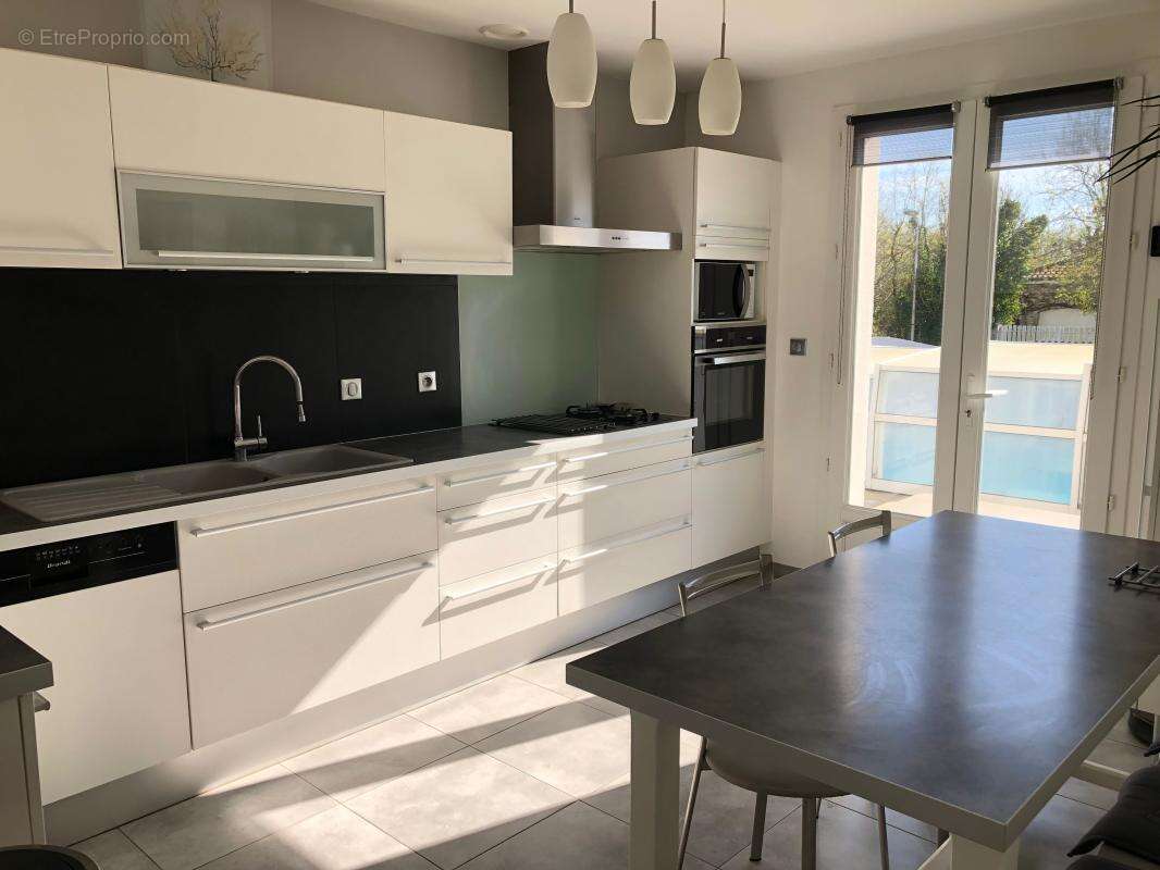  Maison familiale avec piscine – 145 m² – Terrain de 1 600 m² – La Jarrie (17220) - photo 6